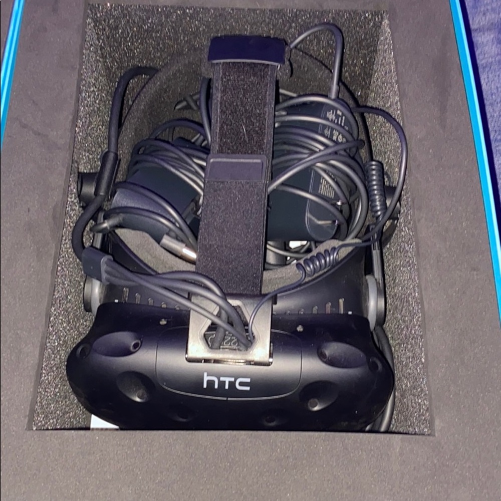 HTC Vive Full Setup - Picture 3 of 4
